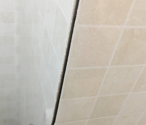 平坝瓷砖空鼓维修公司分享阳台瓷砖脱落的修复过程可以分为以下几个步骤