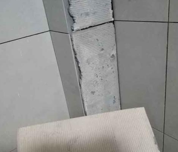 平坝瓷砖空鼓维修公司分享下厨房瓷砖脱落的补救措施。